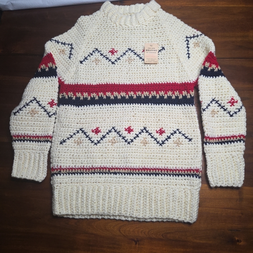 Cozy Cream Patterned Women's Sweater no size tag please see mez. to make sure sz